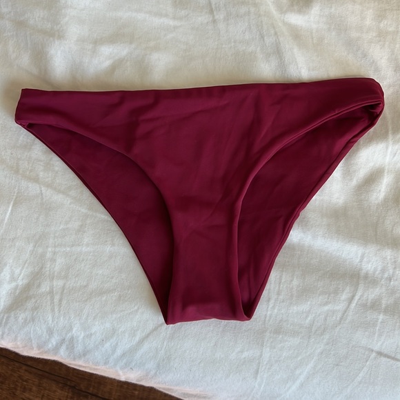 NEW Puntamar Sinai Red Fruit Brazilian Bikini Bottoms Low Rider Small - Picture 1 of 4